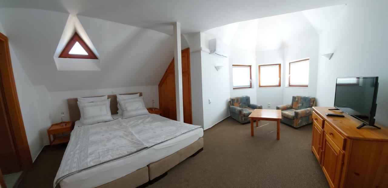 Emil Porta Hotel Balatongyörök Екстериор снимка