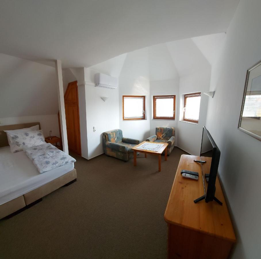 Emil Porta Hotel Balatongyörök Екстериор снимка