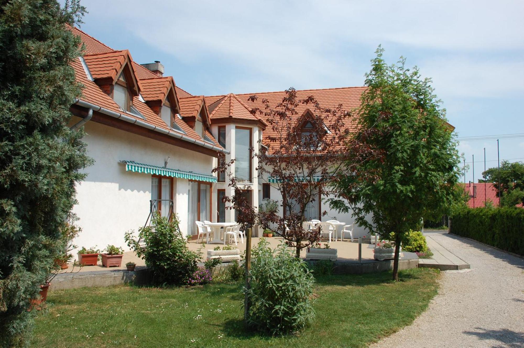 Emil Porta Hotel Balatongyörök Екстериор снимка